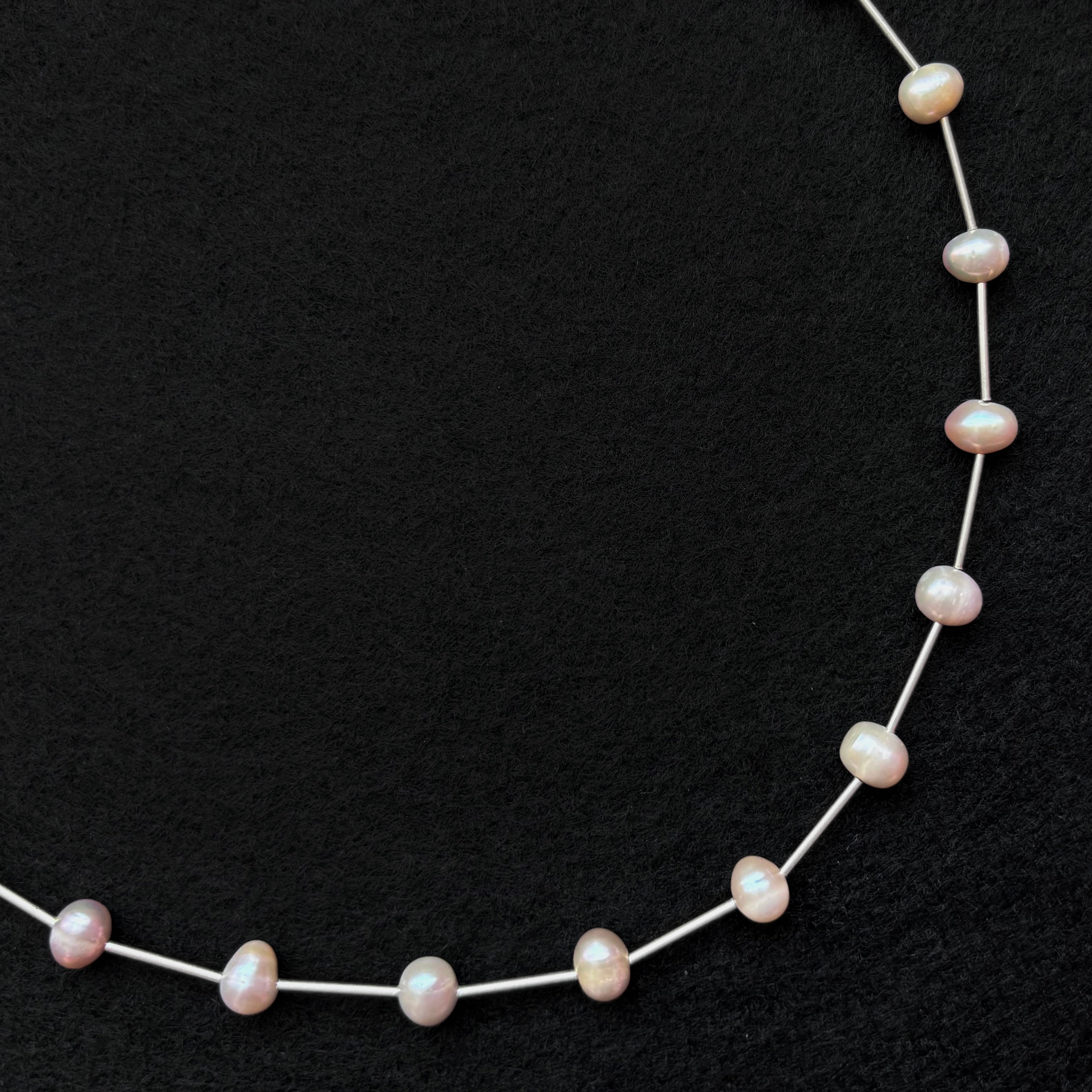 CANDY BUTTON NECKLACE IN PEACH