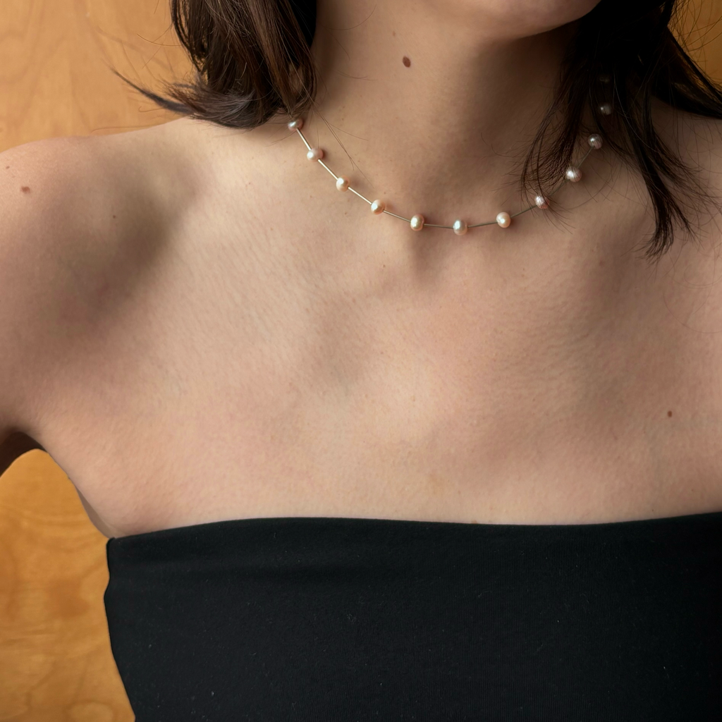 CANDY BUTTON NECKLACE IN PEACH